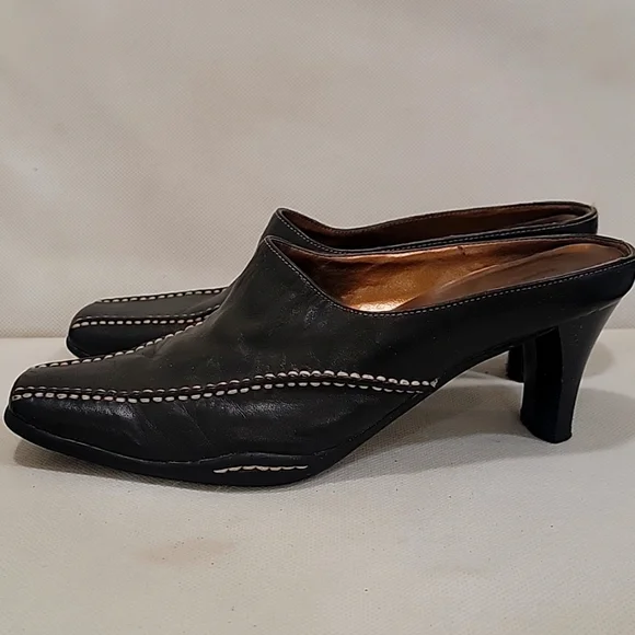 AEROSOLES BLACK LEATHER SLIP-ON 2-1/2" HEELS (sz 9) - Picture 4 of 6